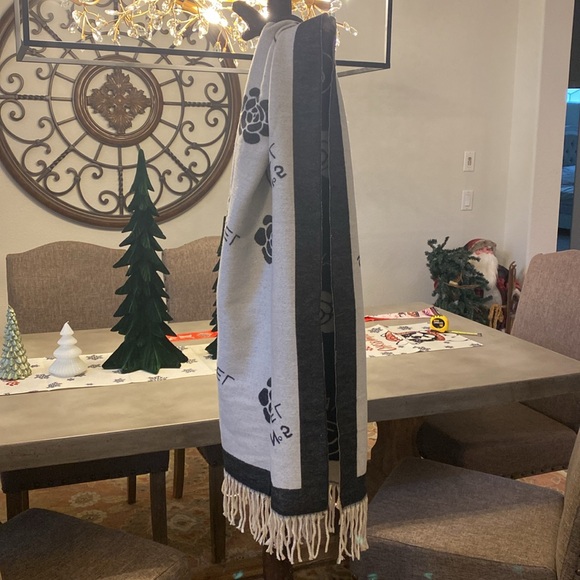 CHANEL NEW silk and cashmere soft oversized scarf shawl black&offwhite - Picture 3 of 11
